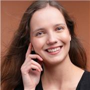 Cheffe de choeur et chanteuse lyrique avec master de pédagogie du chant, je donne des cours en ligne pour tous niveaux !